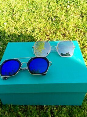 2 PR OF SUNGLASSES NEW IN PK HB